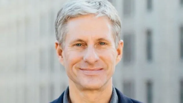 Chris Larsen
