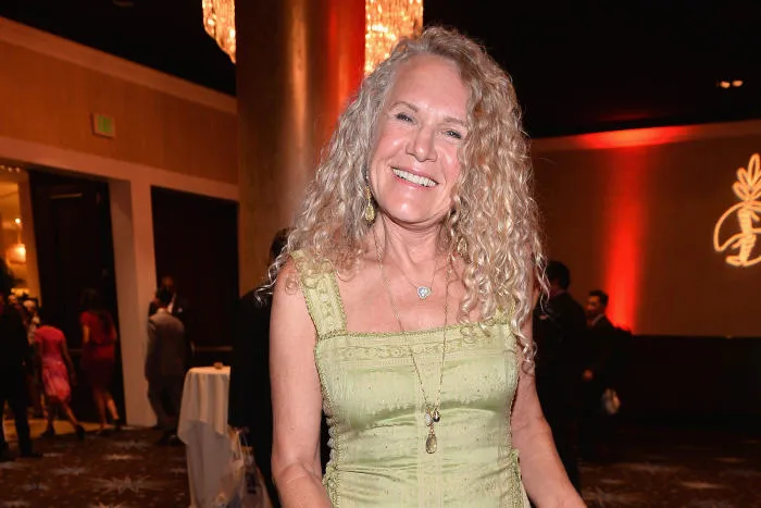 Christy Walton vs Jerry Jones & family